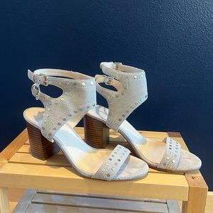 Nine West Block Heel Sandal. Size 8
